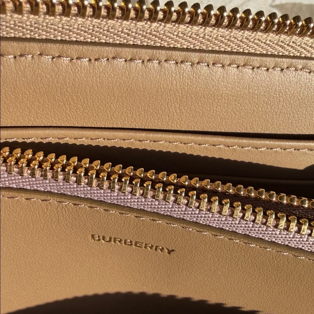 Burberry NEW with original tags, plaid full zip around wallet! $690 Retail - Picture 14 of 16
